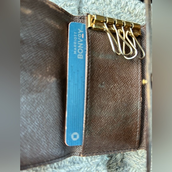 Louis Vuitton Damier Ebene Multicles 4 Key Holder - Picture 8 of 15